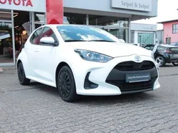 Weiß Gebraucht 2021 Toyota Yaris Comfort Kleinwagen | 12.350 € (Fairer Preis)