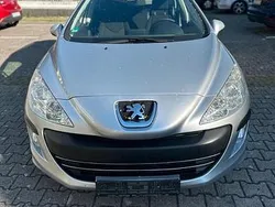 Grau Gebraucht 2010 Peugeot 308 Kombi | 1.250 €