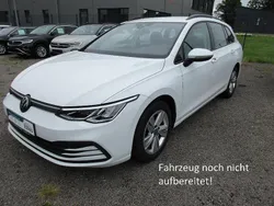 Weiß Gebraucht 2023 VW Golf VIII Life Kombi | 23.490 € (Fairer Preis)