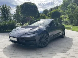 Grau Gebraucht 2021 Tesla Model 3 Performance Limousine | 28.898 € (Fairer Preis)