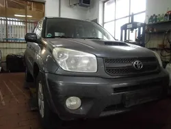 Gold (metallic) Gebraucht 2005 Toyota RAV4 Sol SUV | 3.850 € (Teuer)