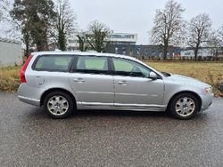 Silber Gebraucht 2008 Volvo V70 Momentum Kombi | 4.400 € (Guter Preis)