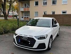 Weiß Gebraucht 2022 Audi A1 Sportback Kleinwagen | 19.800 € (Guter Preis)