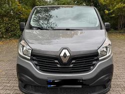 Grau Gebraucht 2015 Renault Trafic Van | 8.500 € (Fairer Preis)