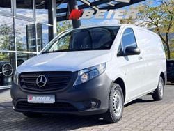 Weiß (arktikweiss) Gebraucht 2023 Mercedes Vito Van / Kleinbus | 29.738 € (Superpreis)