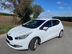 Weiß Gebraucht 2014 Kia Ceed Spirit Limousine | 10.000 € (Fairer Preis)