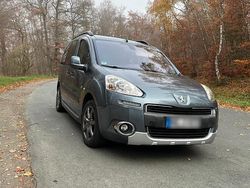 Blau Gebraucht 2012 Peugeot Partner Tepee Outdoor Van / Kleinbus | 7.499 € (Teuer)