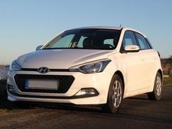 Weiß Gebraucht 2016 Hyundai i20 Active Kleinwagen | 8.100 € (Fairer Preis)