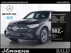 Schwarz obsidianschwarz metallic Gebraucht 2024 Mercedes GLC300 AMG SUV | 61.880 € (Fairer Preis)