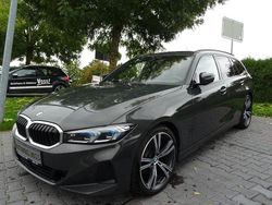 Grau Gebraucht 2023 BMW 320 Performance Kombi | 29.990 € (Guter Preis)