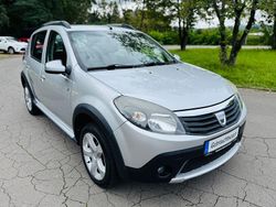 Grau Gebraucht 2011 Dacia Sandero Stepway Kleinwagen | 4.880 € (Etwas zu teuer)