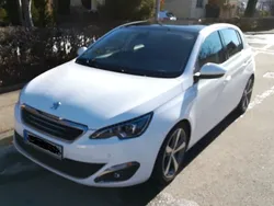 Weiß Gebraucht 2015 Peugeot 308 Allure Limousine | 11.995 €