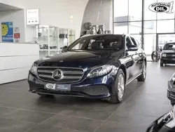 Blau (cavansitblau) Gebraucht 2018 Mercedes E220 AMG line Kombi | 27.650 € (Fairer Preis)