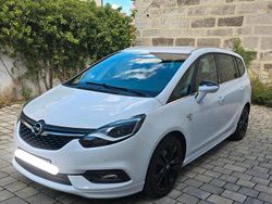 Weiß Gebraucht 2017 Opel Zafira Tourer Van / Kleinbus | 15.490 €