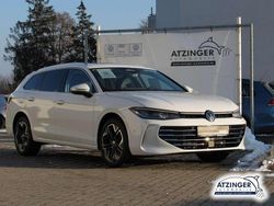 Pure white (weiß) Gebraucht 2024 VW Passat Elegance Kombi | 47.490 € (Teuer)