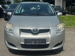 Silber Gebraucht 2009 Toyota Auris Sol Limousine | 4.990 € (Fairer Preis)