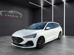 Weiß Gebraucht 2022 Ford Focus Performance Edition Limousine | 24.997 € (Fairer Preis)