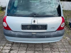 Blau Gebraucht 2004 Renault Clio Coupé | 450 €