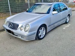 Silber Gebraucht 2002 Mercedes E200 Limousine | 1.850 €
