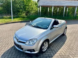 Silber Gebraucht 2005 Opel Tigra Cabrio | 4.499 € (Teuer)