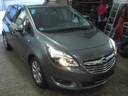 Grau Gebraucht 2016 Opel Meriva Innovation Van / Kleinbus | 10.900 € (Teuer)
