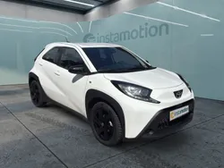 Weiß Gebraucht 2024 Toyota Aygo Business Edition Kleinwagen | 17.290 € (Etwas zu teuer)