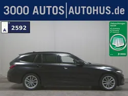Black sapphire metallic Gebraucht 2023 BMW 318 Shadowline Kombi | 22.980 € (Superpreis)