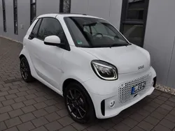 Weiß Gebraucht 2021 Smart ForTwo Electric Drive Brabus Cabrio | 15.499 € (Fairer Preis)