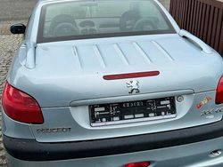 Blau Gebraucht 2002 Peugeot 206 CC Cabrio | 850 €