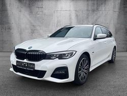 Weiß Gebraucht 2022 BMW 330e M Sport Kombi | 27.490 € (Teuer)