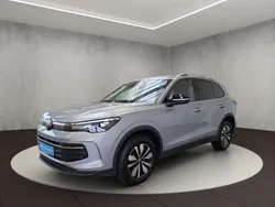 Oyster silver metallic Gebraucht 2024 VW Tiguan Life SUV | 43.600 € (Fairer Preis)