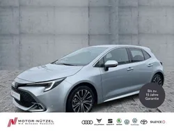 Silber Gebraucht 2023 Toyota Corolla Team Limousine | 22.990 € (Guter Preis)