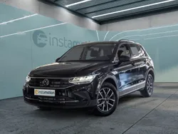 Schwarz Gebraucht 2023 VW Tiguan Life SUV | 30.733 € (Fairer Preis)