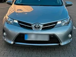 Grau Gebraucht 2013 Toyota Auris Kombi | 7.499 €
