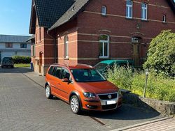 Orange Gebraucht 2010 VW Touran Cross Van / Kleinbus | 5.300 € (Fairer Preis)