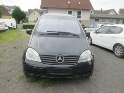 Schwarz Gebraucht 2004 Mercedes Vaneo Van / Kleinbus | 3.990 €