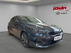 Schwarz Neu 2025 Kia Ceed 4 Limousine | 27.490 € (Teuer)