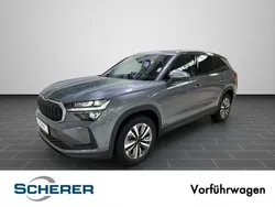 Graphitegrau metallic Gebraucht 2024 Skoda Kodiaq Selection SUV | 43.790 € (Fairer Preis)