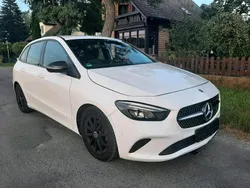 Weiß Gebraucht 2020 Mercedes 180 Limousine | 12.500 €