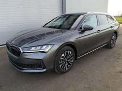 Graphitgrau metallic Neu 2025 Skoda Superb Selection Kombi | 47.990 € (Guter Preis)