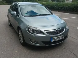 Grau Gebraucht 2011 Opel Astra Innovation Kombi | 3.300 € (Fairer Preis)