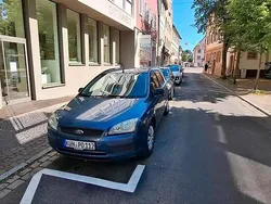 Blau Gebraucht 2006 Ford Focus Kombi | 1.850 €