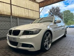 Weiß Gebraucht 2009 BMW 320 M Sport Kombi | 8.999 €