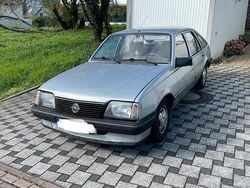 Silber Gebraucht 1984 Opel Ascona S Kleinwagen | 3.500 €