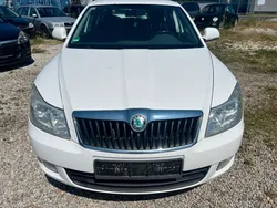 Weiß Gebraucht 2010 Skoda Octavia Ambiente Kombi | 2.300 €