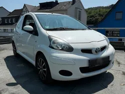 Weiß Gebraucht 2011 Toyota Aygo Kleinwagen | 2.000 € (Fairer Preis)