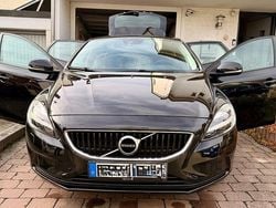 Schwarz Gebraucht 2016 Volvo V40 Momentum Limousine | 10.999 € (Superpreis)