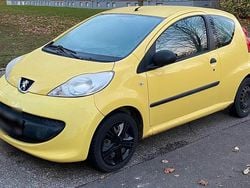 Gelb Gebraucht 2006 Peugeot 107 Kleinwagen | 600 € (Superpreis)