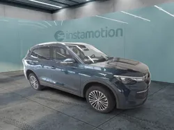 Blau Gebraucht 2024 VW Tiguan Life SUV | 40.150 € (Etwas zu teuer)