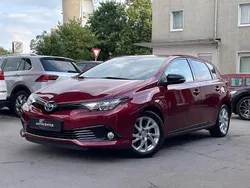 Rot Gebraucht 2017 Toyota Auris Hybrid Style Limousine | 12.990 € (Fairer Preis)